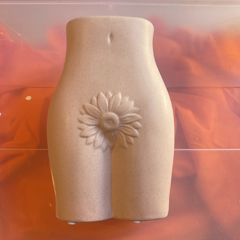 BOTTOM body Flower base color Blush Pink!